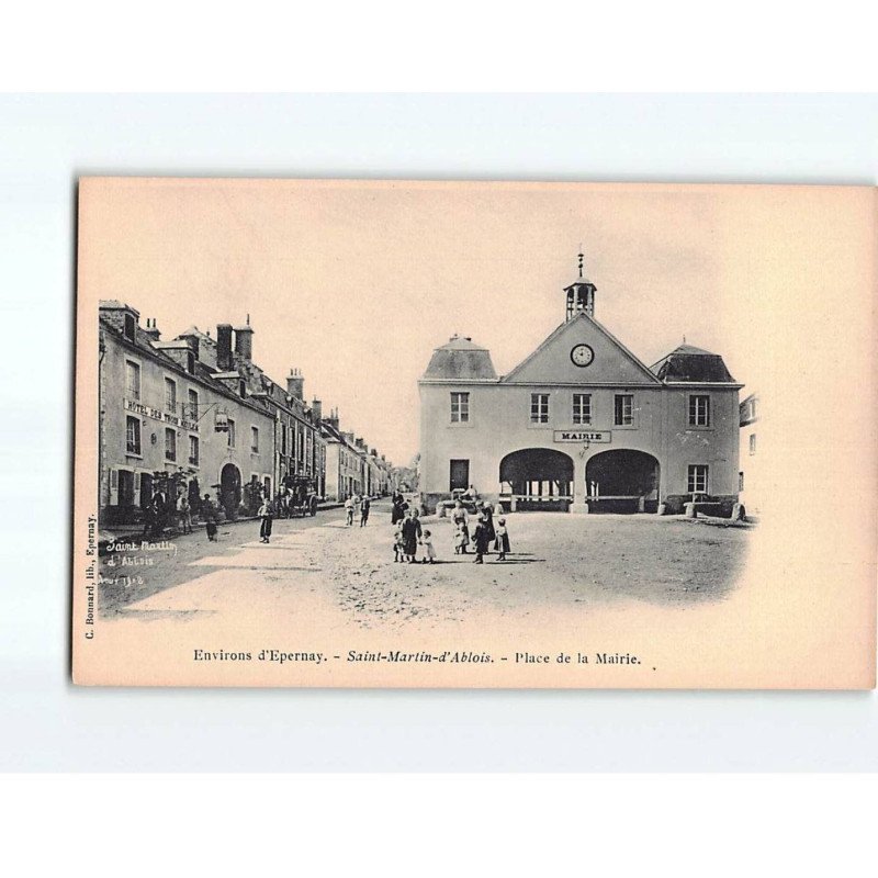 SAINT MARTIN D'ABLOIS : Place de la Mairie - très bon état