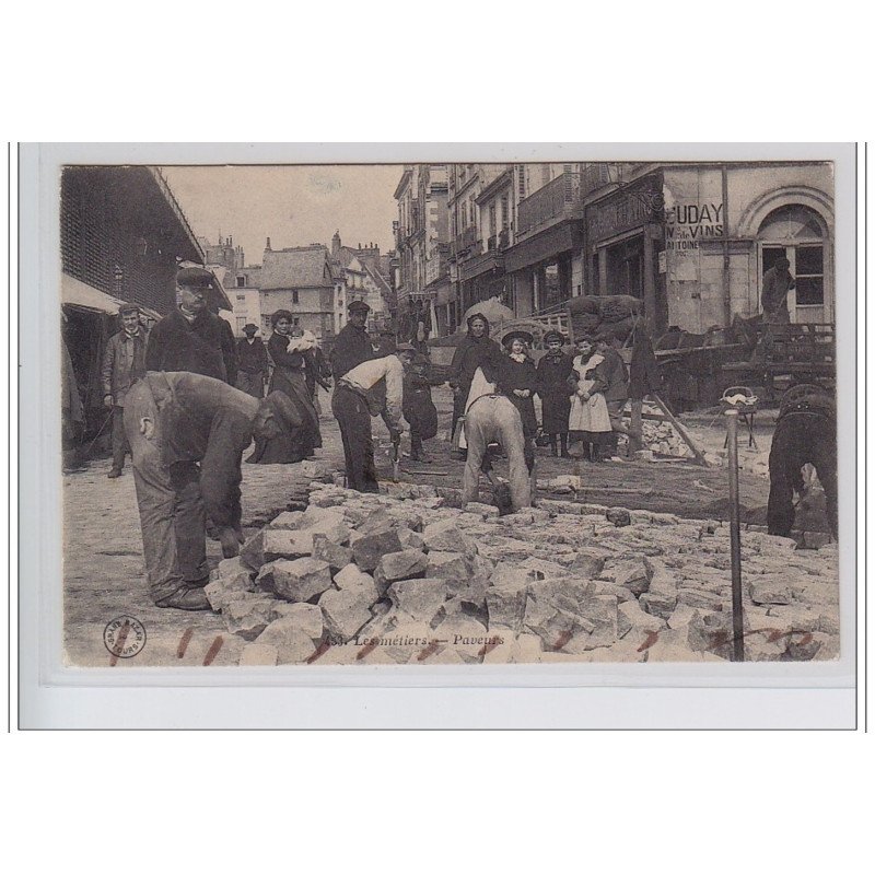 TOURS (série des métiers de Tours n°453) : les paveurs - bon état (écrit au feutre) TOURS (série des métiers de Tours n°453) : les paveurs - bon état (écrit au feutre)
