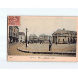 EPERNAY : Place de l'Hôtel de Ville - état