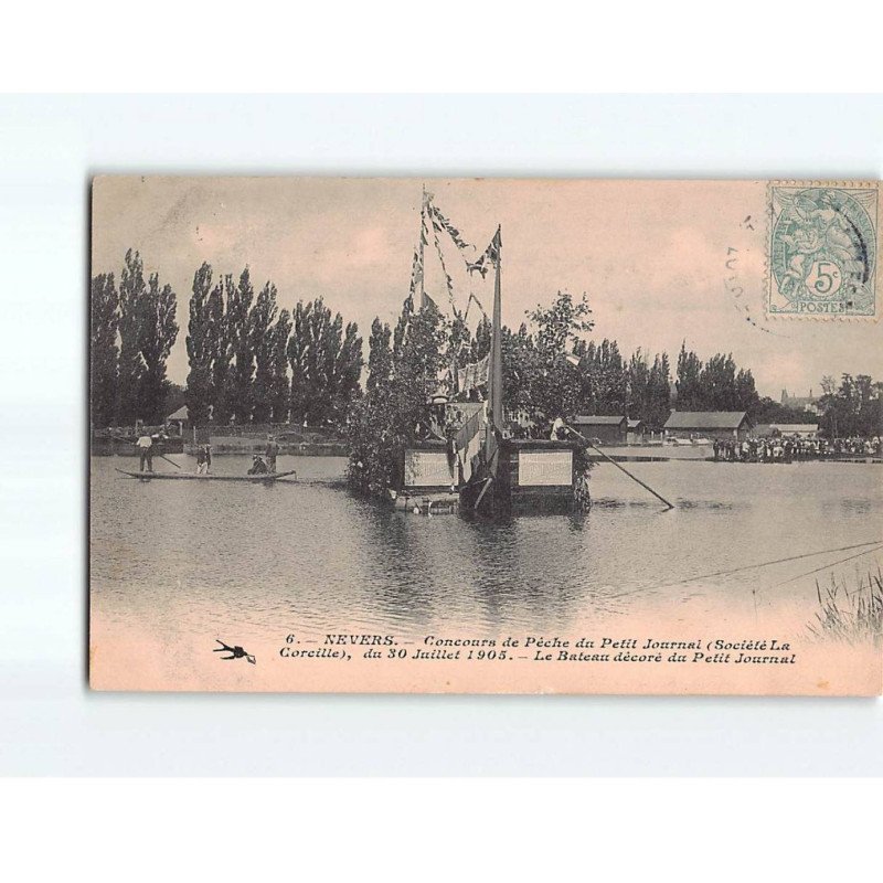 NEVERS : Concours de Pêche du Petit Journal, le bateau décoré du Petit Journal - très bon état