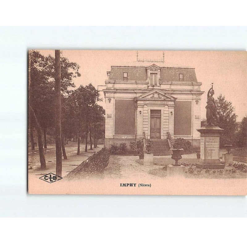 IMPHY : Monument devant la mairie - très bon état IMPHY : Monument devant la mairie - très bon état