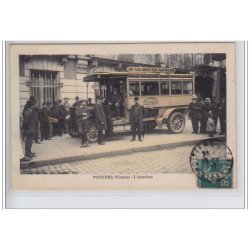 POITIERS : l'autobus - bon état (une toute petite déchirure)