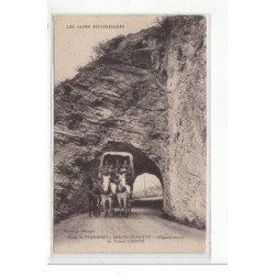 Route de PRUNIERES à BARCELONNETTE - Diligence sortant du Tunnel d'UBAYE - très bon état