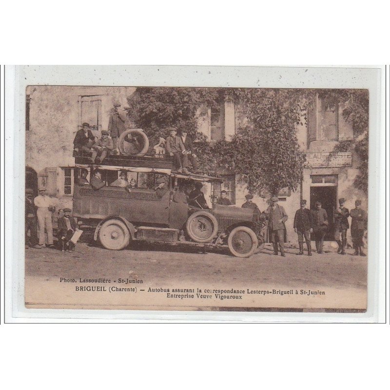 BRIGUEIL - Autobus assurant la correspondance Lesterps-Brigueil à St Junien - Entreprise Veuve Vigouroux - très bon état