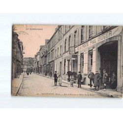 DOMFRONT : Rue d'Alençon et Hôtel de la Poste - état