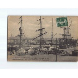 BOULOGNE SUR MER : Bassin à flot, Déchargement d'un trois-mâts chargé de Planches - état
