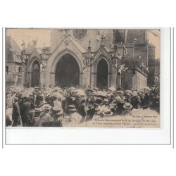 GRAY - Fêtes du Couronnement de ND de Gray - la foule attendant devant l'église - la sortie des évêques - très bon état