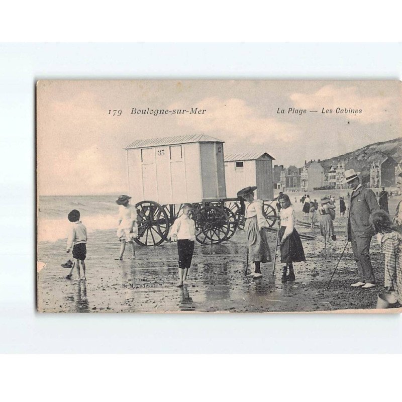 BOULOGNE SUR MER : La plage, les cabines - état BOULOGNE SUR MER : La plage, les cabines - état