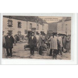 QUESTEMBERT - La place du marché aux Moutons vers les Halles - très bon état