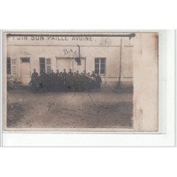 NEUVILLE SUR ORNE - CARTE PHOTO - Militaires devant le bal-café - très bon état