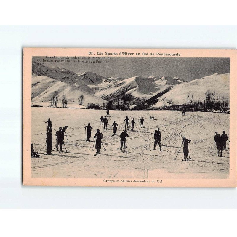 Les sports d'hiver au Col de Peyresourde, Groupe de skieurs descendant du Col - état Les sports d'hiver au Col de Peyresourde, Groupe de skieurs descendant du Col - état