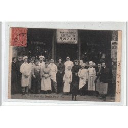 ROUEN - CARTE PHOTO - Pâtisserie Renaud Ratty - 24, rue du Grand Pont - boutique et employés -  très bon état