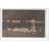ROUEN - CARTE PHOTO - Femme donnant du grain aux poules - Cliché A. Chambry à ROUEN - très bon état
