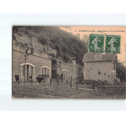 AUBIGNE : Habitations en roc à la Gravière - état