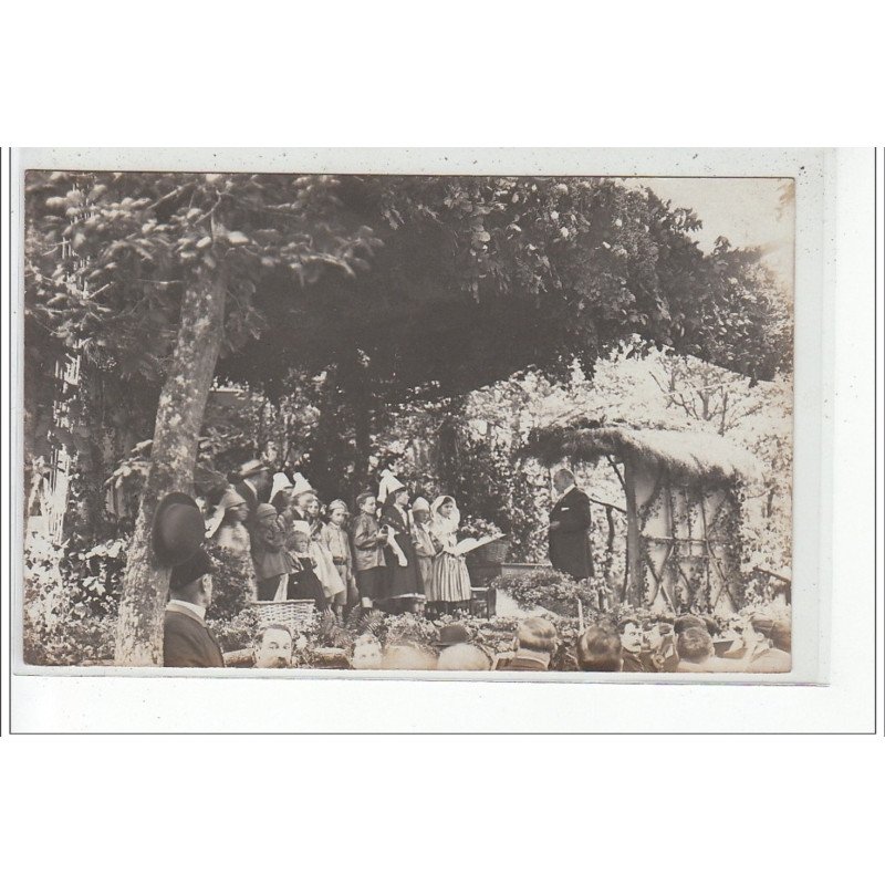 SAINT PIERRE DE VAUVRAY - CARTE PHOTO - Kermesse de l'école - très bon état