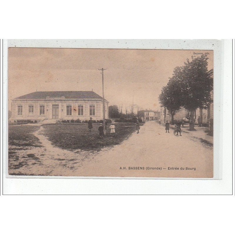 BASSENS - Entrée du Bourg - très bon état