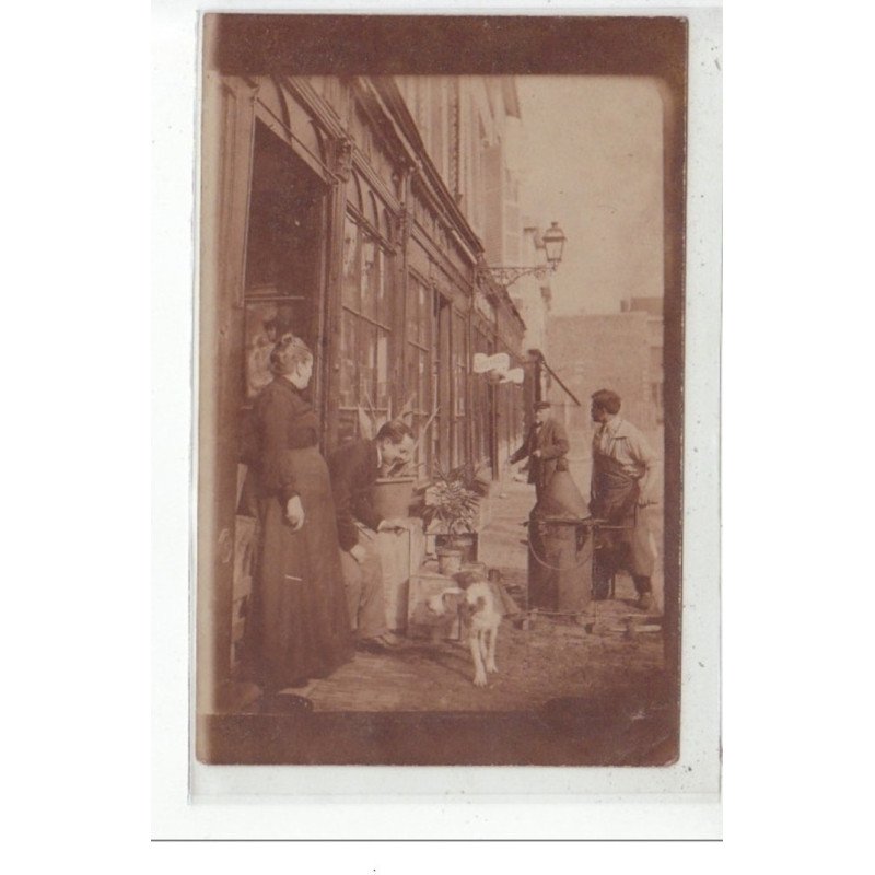 VITRY LE FRANCOIS - CARTE PHOTO - Scène de rue - très bon état