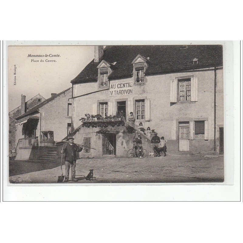 MONTCEAUX LE COMTE -  Place du Centre - très bon état