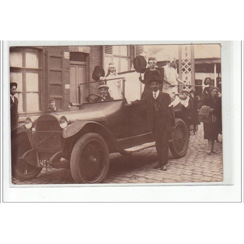 HAUBOURDIN - CARTE PHOTO - Défilé - AUTOMOBILE - Photographe: P. Vermont - très bon état