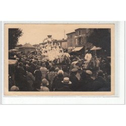 COMPIEGNE - CARTE PHOTO - Char fleuri - Reines de beauté - très bon état