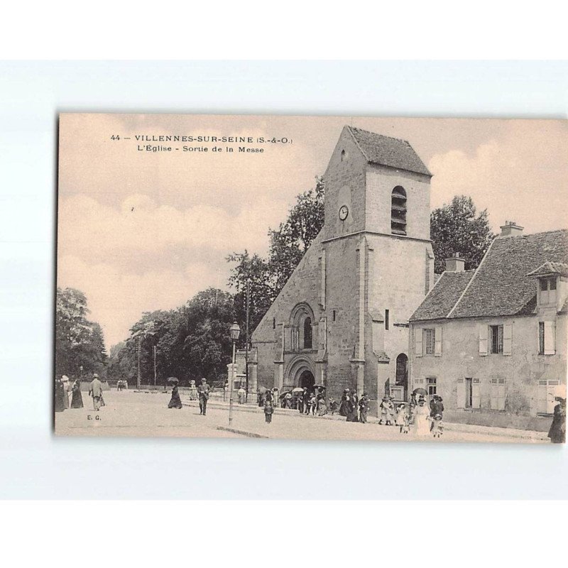 VILLENNES SUR SEINE : L'Eglise, sortie de la Messe - très bon état