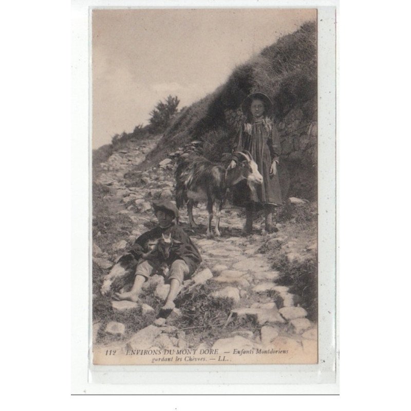 Environs du MONT-DORE - Enfants Montdoriens gardant les chèvres - très bon état