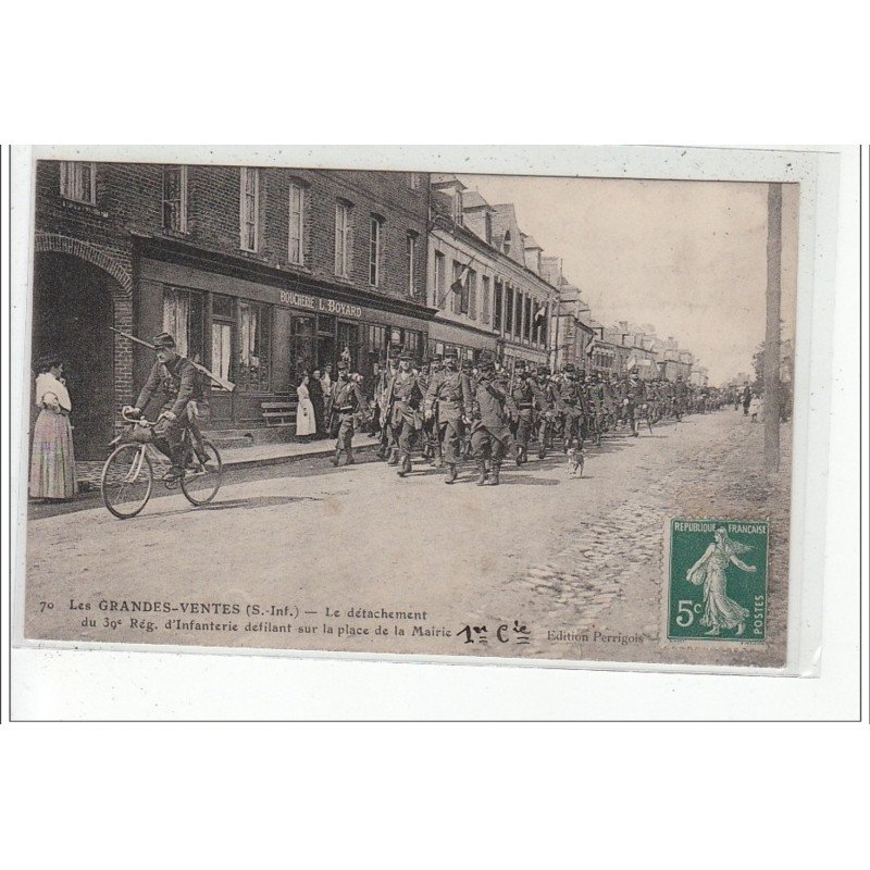 LES GRANDES VENTES - Le détachement du 39è régiment d'Infanterie défilant sur la place de la Mairie - très bon état LES GRANDES VENTES - Le détachement du 39è régiment d'Infanterie défilant sur la place de la Mairie - très bon état