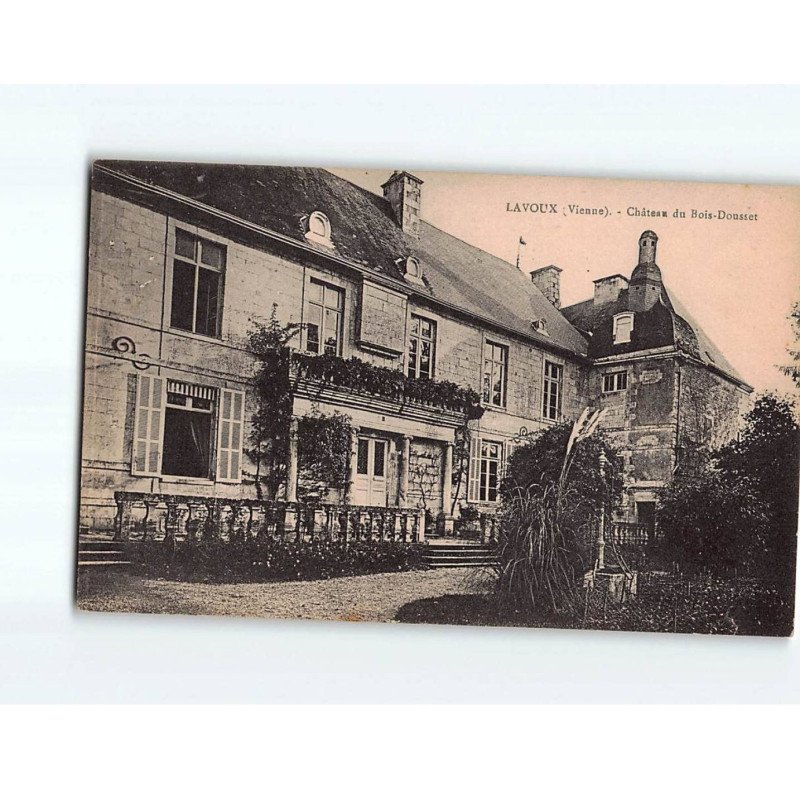LAVOUX : Château du Bois-Dousset - très bon état LAVOUX : Château du Bois-Dousset - très bon état
