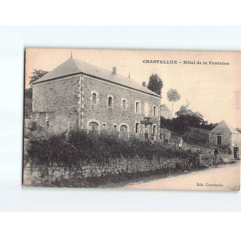 CHASTELLUX : Hôtel de la Fontaine - très bon état CHASTELLUX : Hôtel de la Fontaine - très bon état