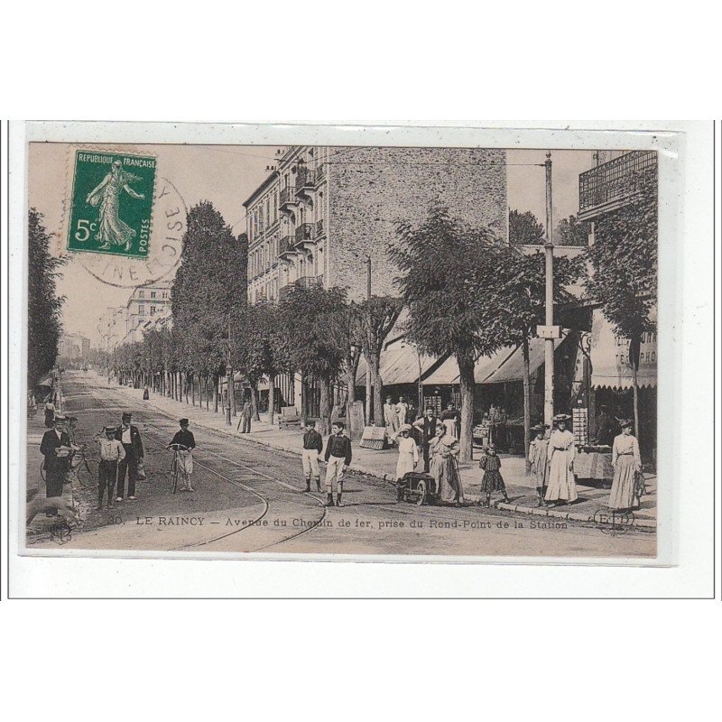 LE RAINCY - Avenue du chemin de fer, prise du Rond-point de la Station - très bon état