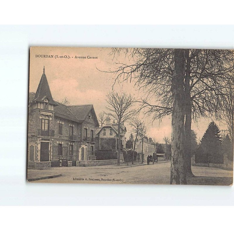 DOURDAN : Avenue Carnot - état