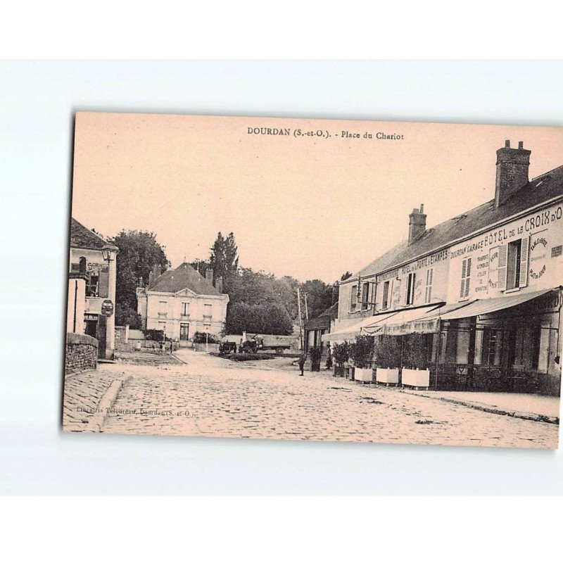 DOURDAN : Place du Chariot - très bon état