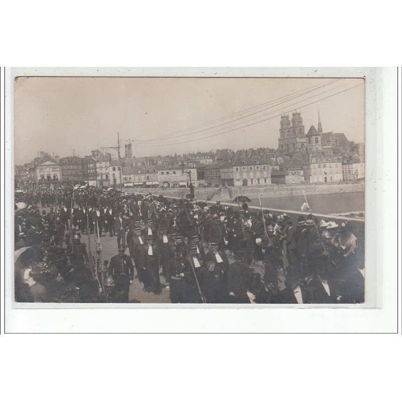 ORLEANS - CARTE PHOTO - Défilé militaire - Très bon état