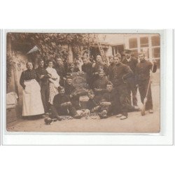 EQUEURDREVILLE - CARTE PHOTO - Groupe de femmes et fillettes - état