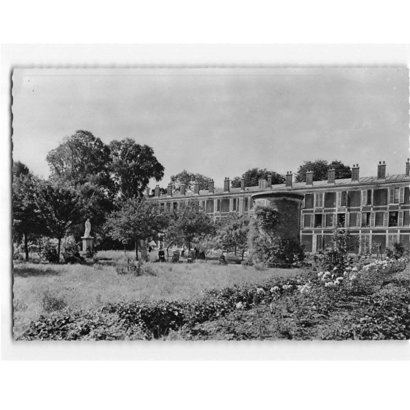 CHATILLON SUR BAGNEUX : Maison de Retraire Sainte-Anne d'Auray, vue sur le Parc - très bon état