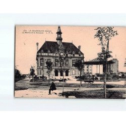 LA COURNEUVE : La Mairie et le Kiosque - très bon état