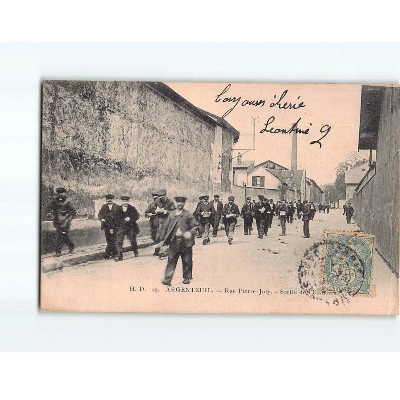 ARGENTEUIL : Rue Pierre-Joly, sortie de l'Usine - état