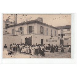 PARIS - USINE FELIX POTIN - Sortie des ouvrières - état