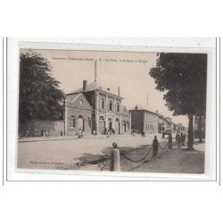 ETREAUPONT : la place, la poste et la mairie - tres bon etat