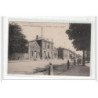 ETREAUPONT : la place, la poste et la mairie - tres bon etat