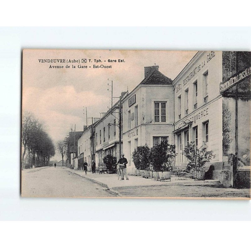 VENDEUVRE: Avenue de la Gare - état