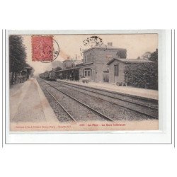 LE FERE : la gare interieure - etat