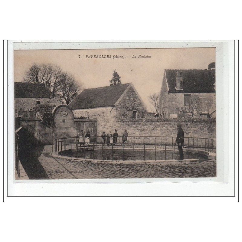 FAVEROLLES : la fontaine - tres bon etat