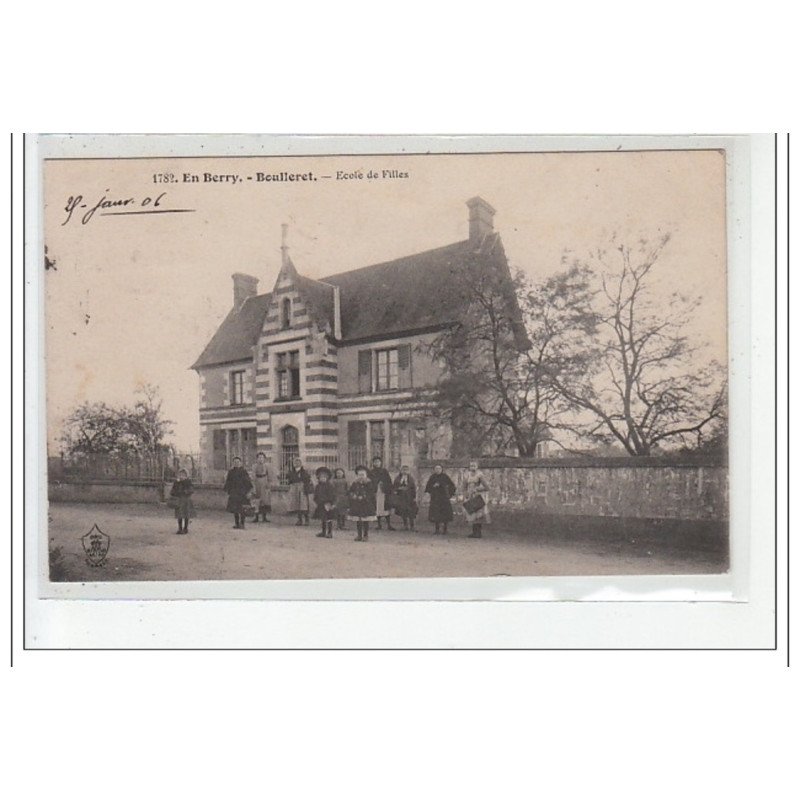 EN BERRY : ecole de filles - tres bon etat
