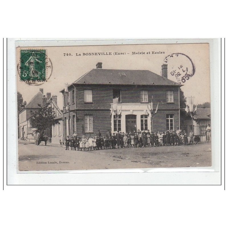 LA BONNEVILLE : mairie et ecole - tres bon etat
