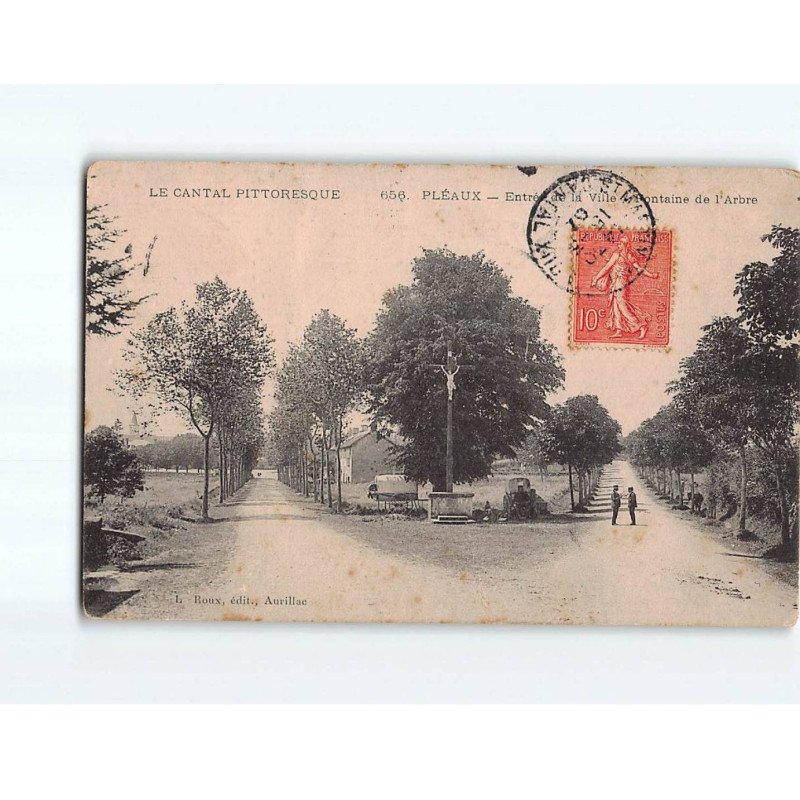 PLEAUX : Entrée de la Ville, Fontaine de l'Arbre - état PLEAUX : Entrée de la Ville, Fontaine de l'Arbre - état