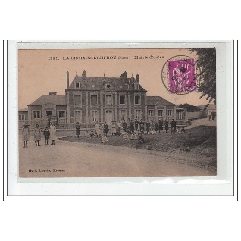 LA CROIX -ST-LEUFROY : mairie-ecole - tres bon etat