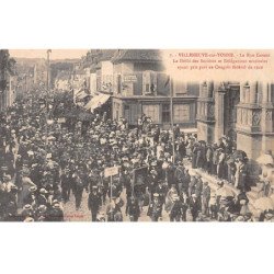VILLENEUVE SUR YONNE - La Rue Carnot - Le Défilé des Sociétés et Délégations Musicales 1910 - très bon état