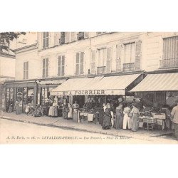 LEVALLOIS PERRET - Rue Poccard - Place du Marché - très bon état
