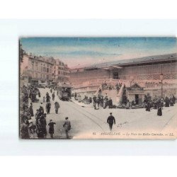 ANGOULEME : La place des Halles Centrales - état